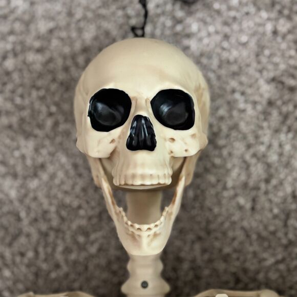 New Set Of 2 Jointed 3'Ft. Tall Hanging Skeletons w/ Strobe Light - Picture 5 of 6